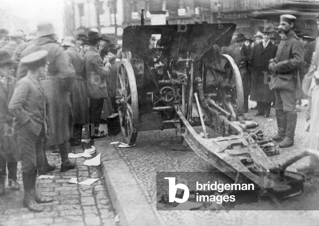 Artillery protects the polling station, 1919