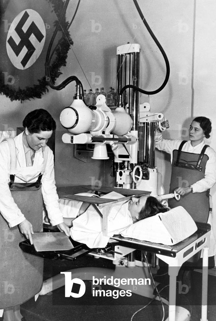 X-ray examination, 1933 (b/w photo)
