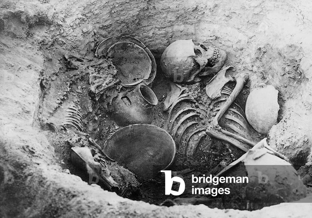 Prehistoric finds in Nevada, 1925 (b/w photo)