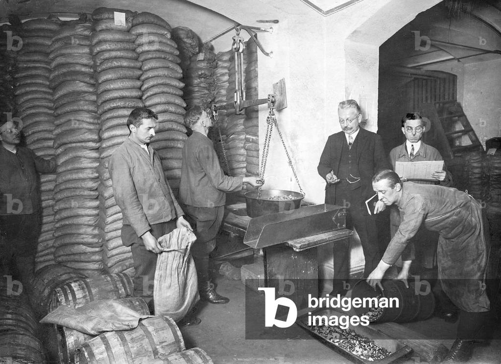 Introduction of the Reichsmark (b/w photo)