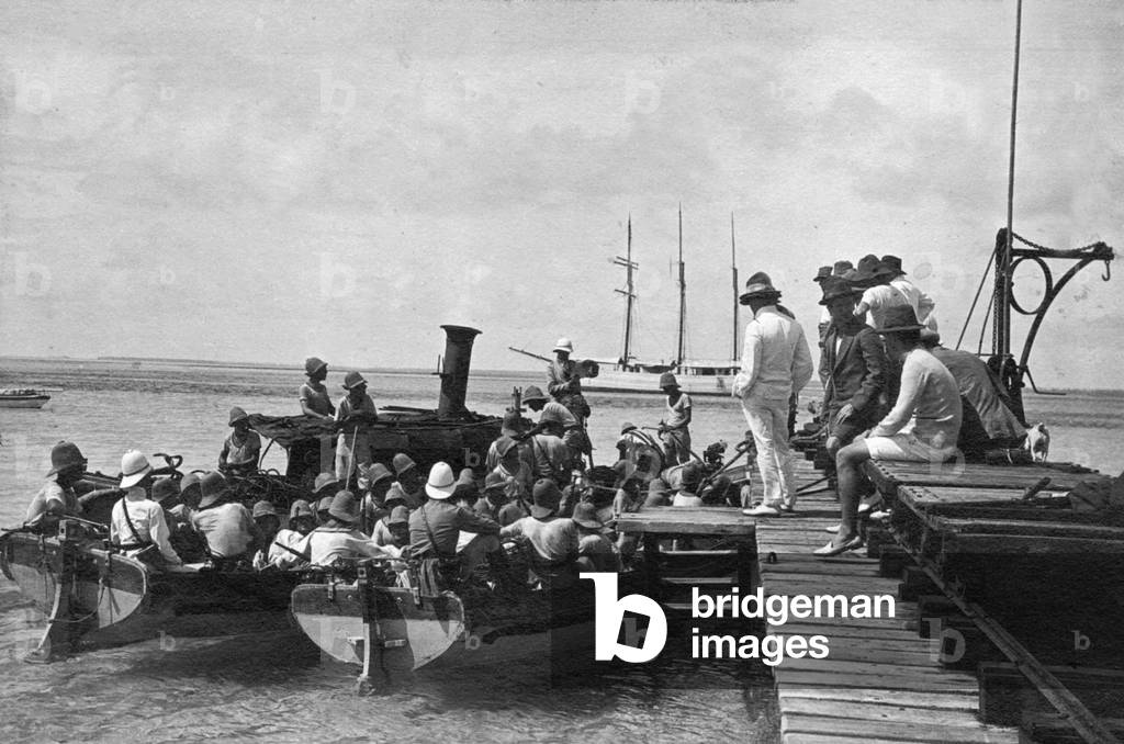The landing corps 'Emden' on the Cocos Islands, 1914 (b/w photo)