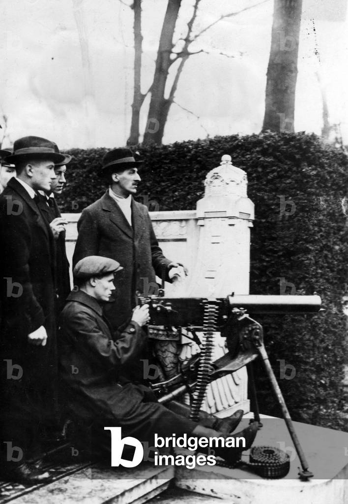 Machine gun position of revolutionary workers, 1919