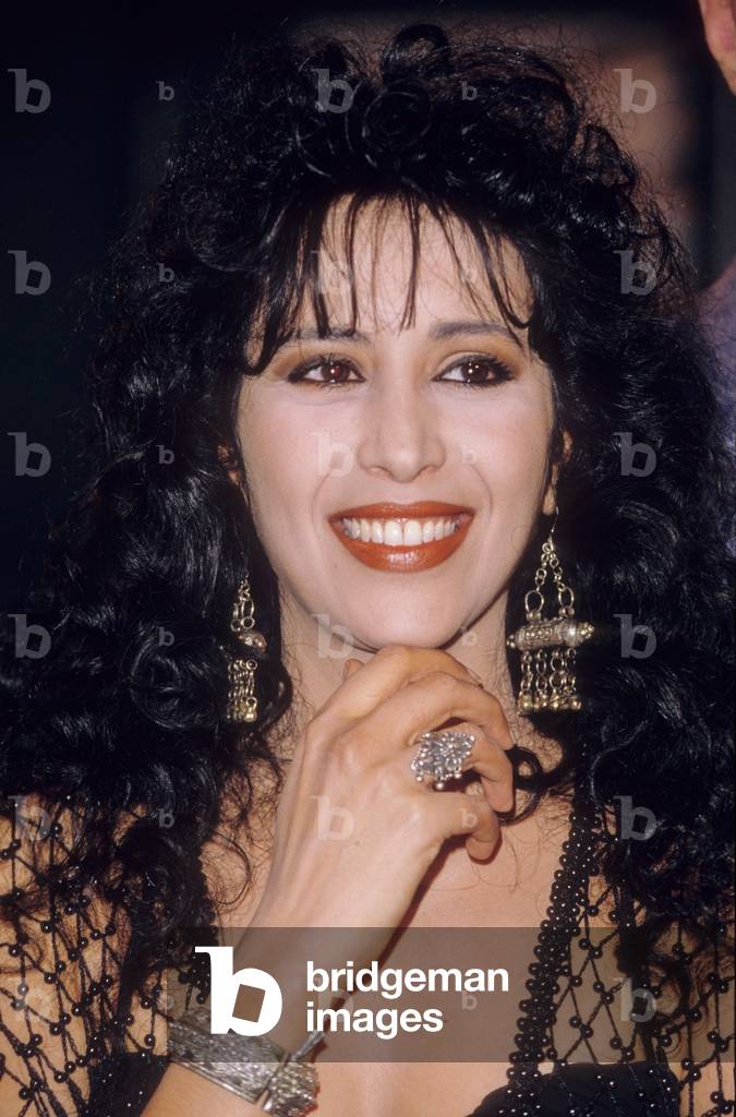 Portrait of Israeli singer Ofra Haza, 1995 (photo)