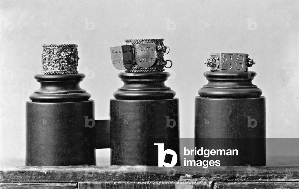 Jewish wedding bands, 1911 (b/w photo)