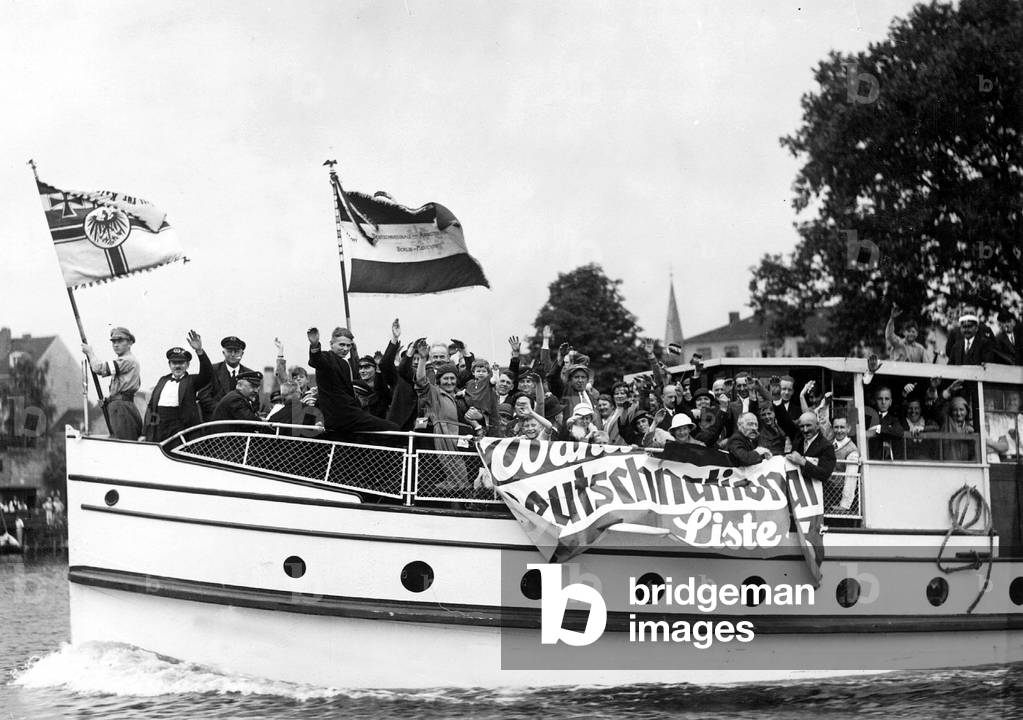 Election Campaign of the DNVP on a steamboat, 1932 (b/w photo)