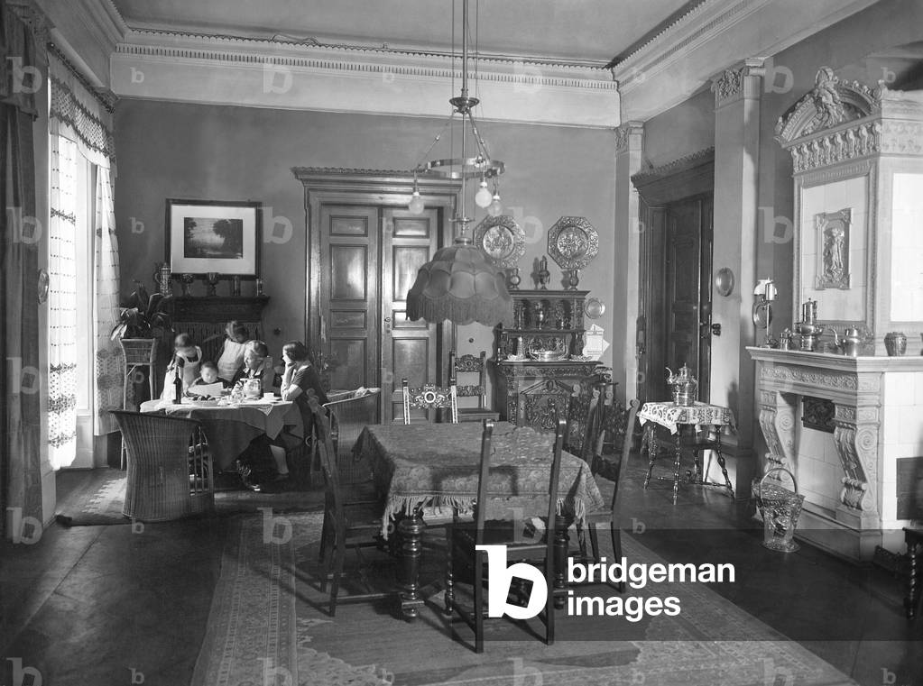 Living room, 1935 (b/w photo)