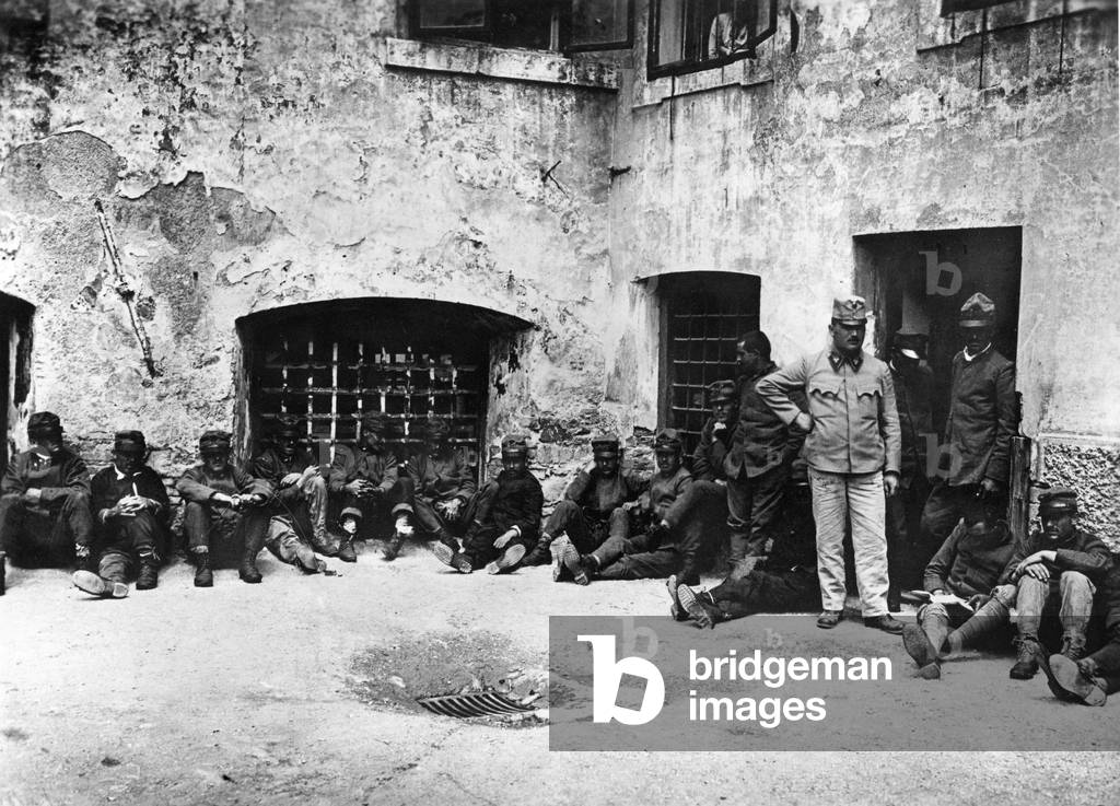 Italian captives in a German prison during the Great War (b/w photo)