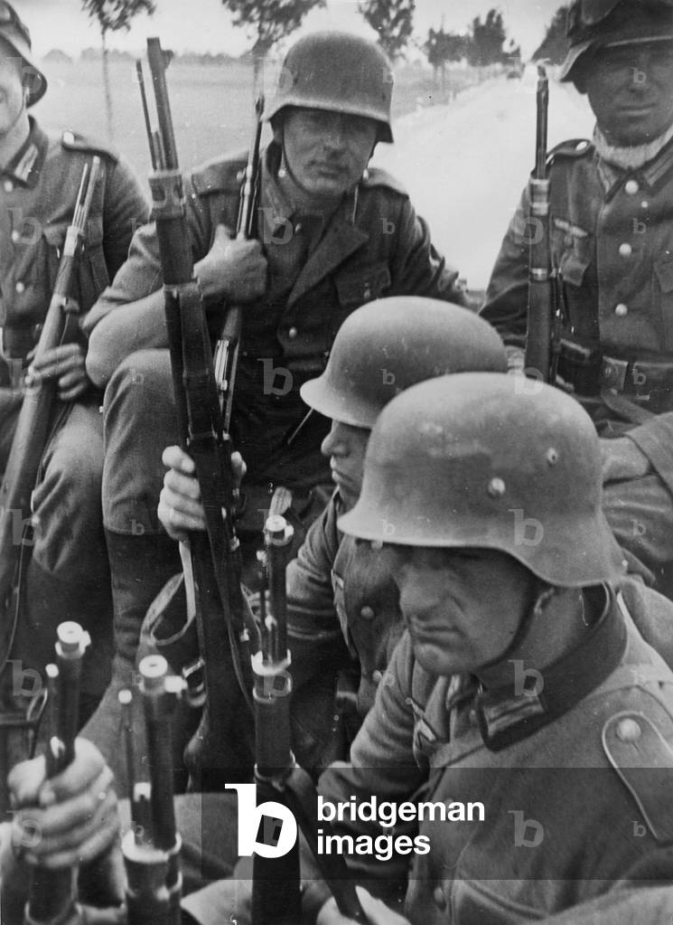 German Soldiers at the Eastern Front, 1941 (b/w photo)