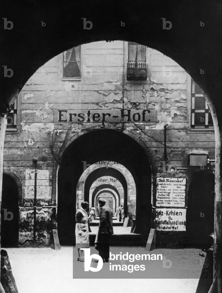 Tenement in Hamburg, c.1910 (b/w photo)