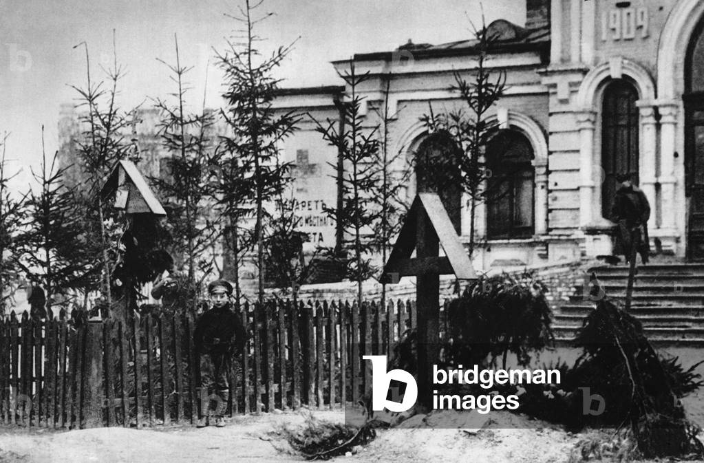 Graves in the Ukrainian town of Winica, 1918 (b/w photo)