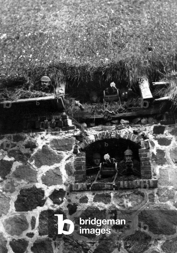 German soldiers with machine guns