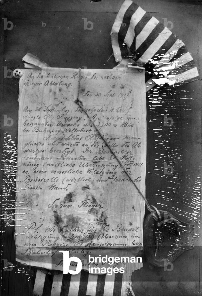 Russian letter to the German fighters, 1917 (b/w photo)