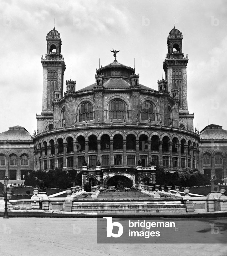The Palais du Trocadéro was built in 1878 on the occasion of the World Exposition in Paris, demolished in 1935 and replaced by the Palais de Chaillot, 1900 (b/w photo)