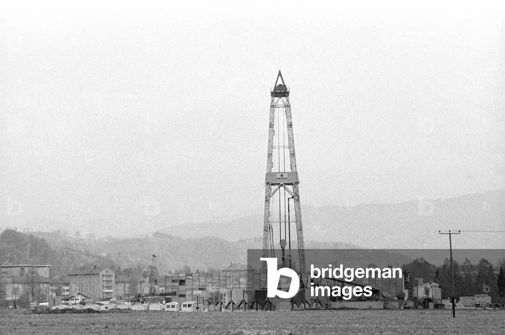 Natural gas drilling near Miesbach, 1974 (b/w photo)