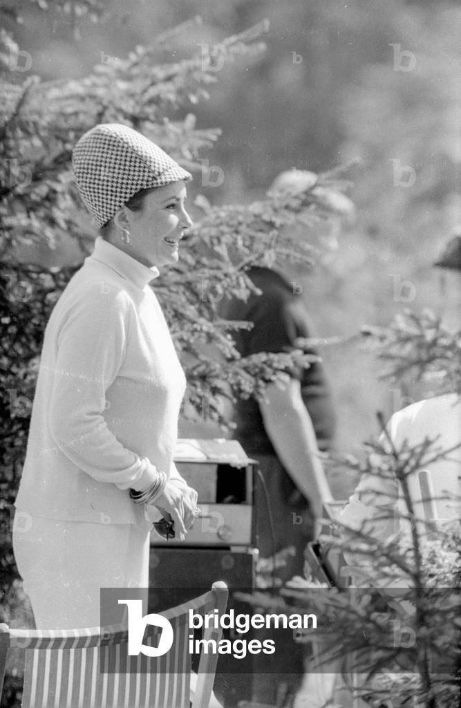 Elizabeth Taylor, 1965 (b/w photo)