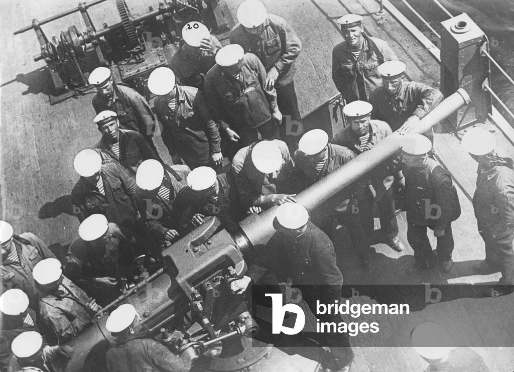 Soviet sailors receive a lesson about the ship's gun (b/w photo)