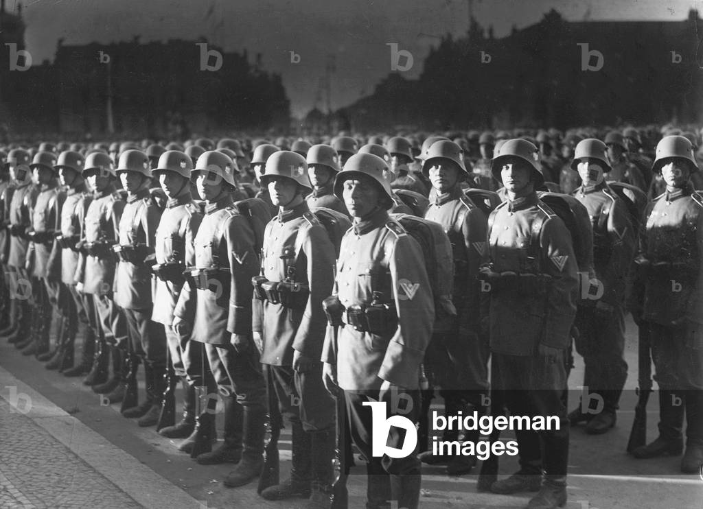 Swearing in ceremony at an infantry regiment, 1934 (b/w photo)
