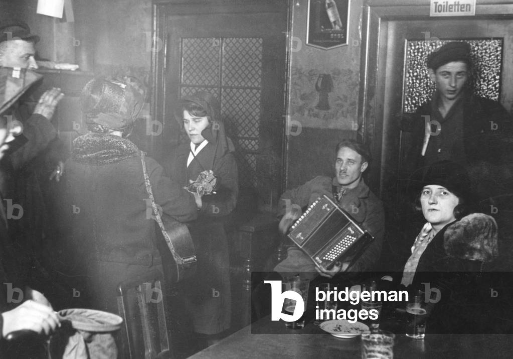 Pub in Berlin, 1930