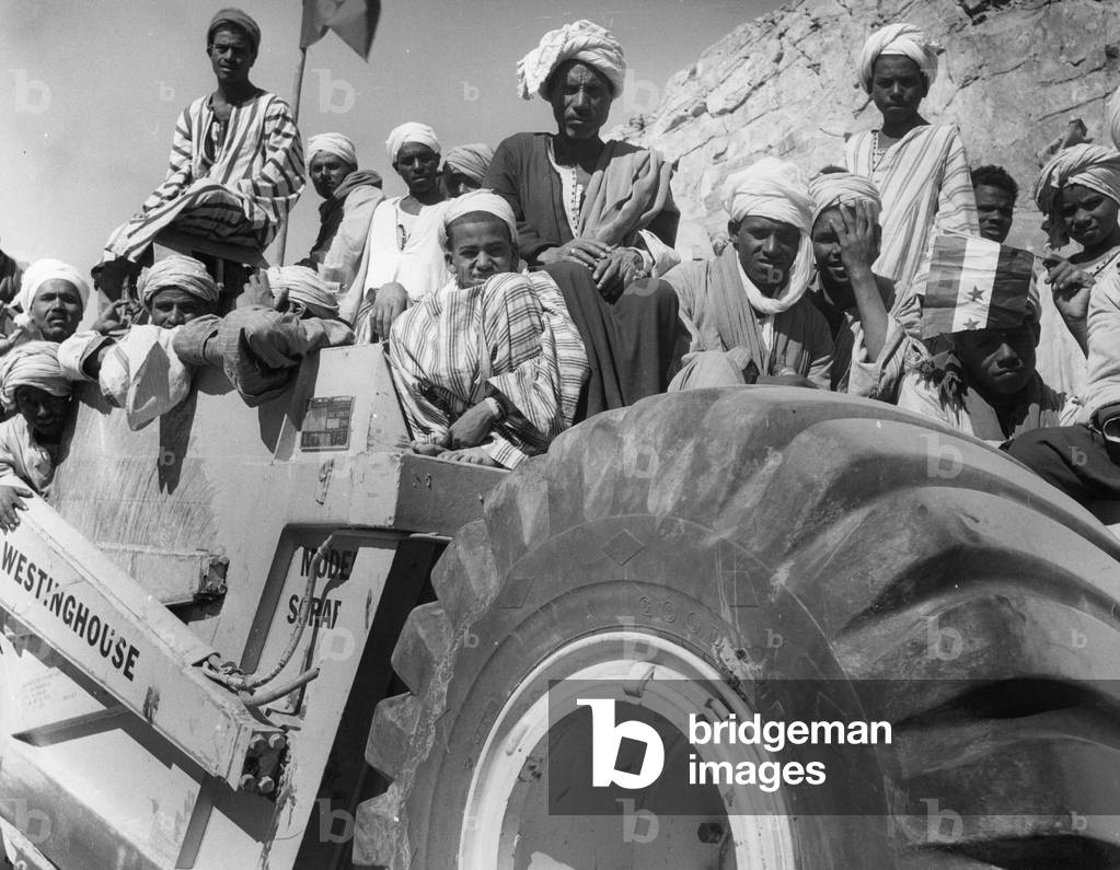 Workers during the construction of the Aswan Dam (b/w photo)