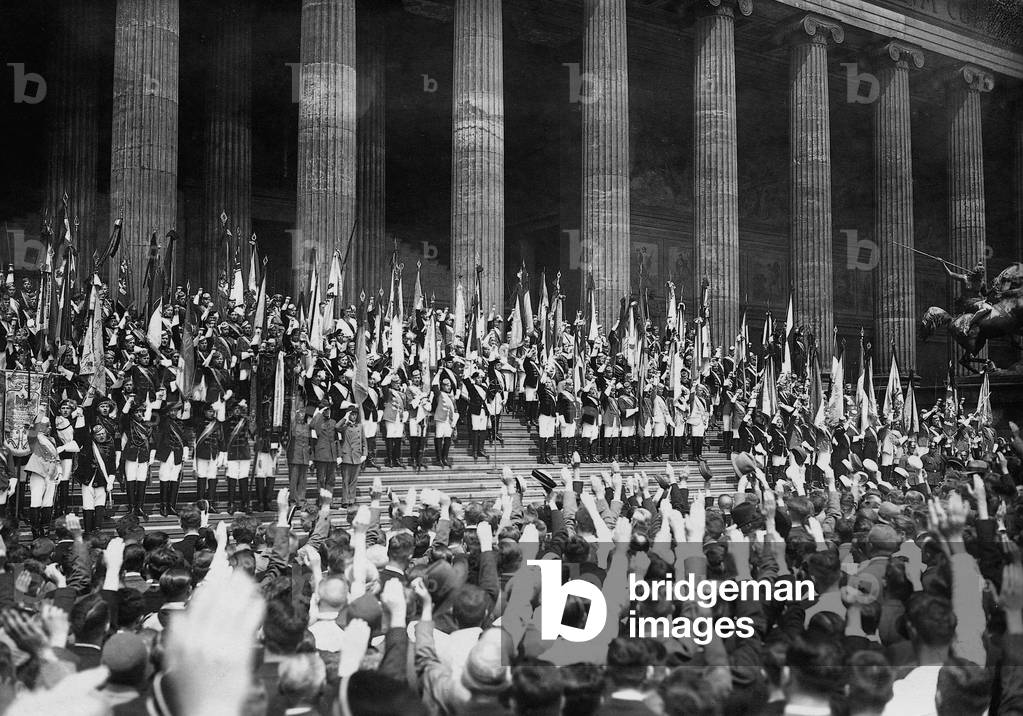 Student associations at a protest demonstration against the Versailles Treaty, 1929 (b/w photo)