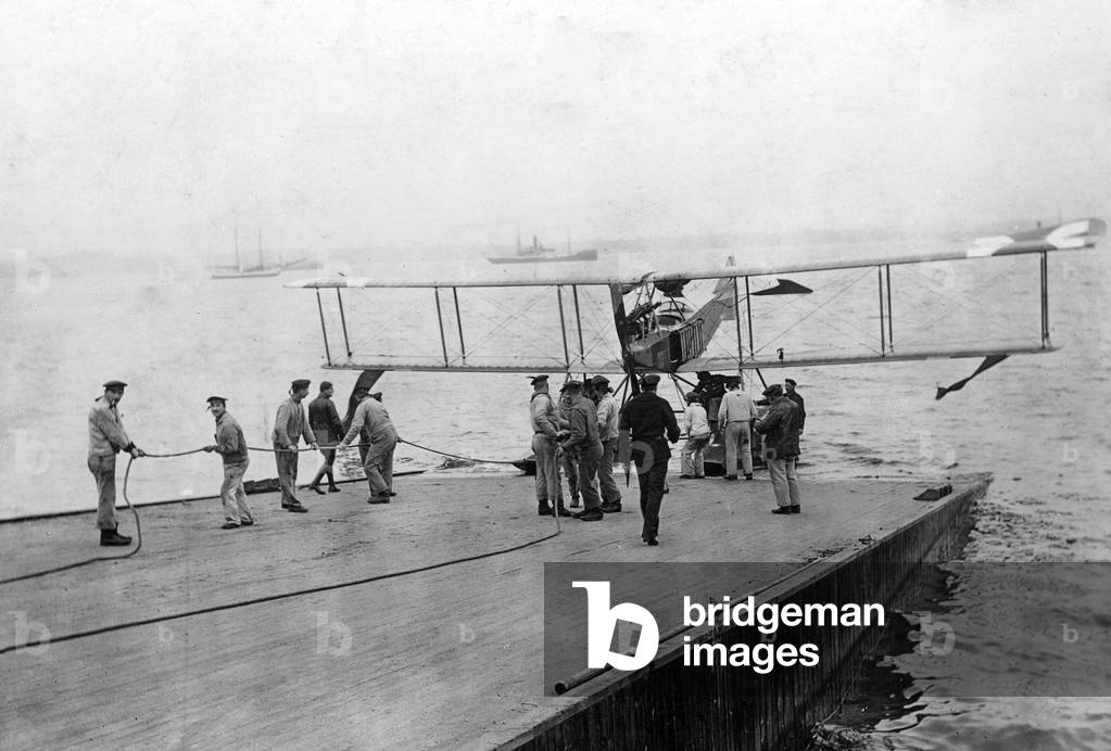 German seaplane, 1916 (b/w photo)