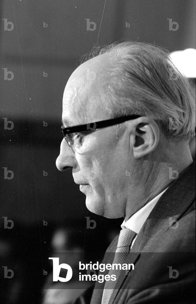 Johannes Dieckmann, President of the People's Chamber of the GDR, visits Marburg, 1961 (b/w photo)