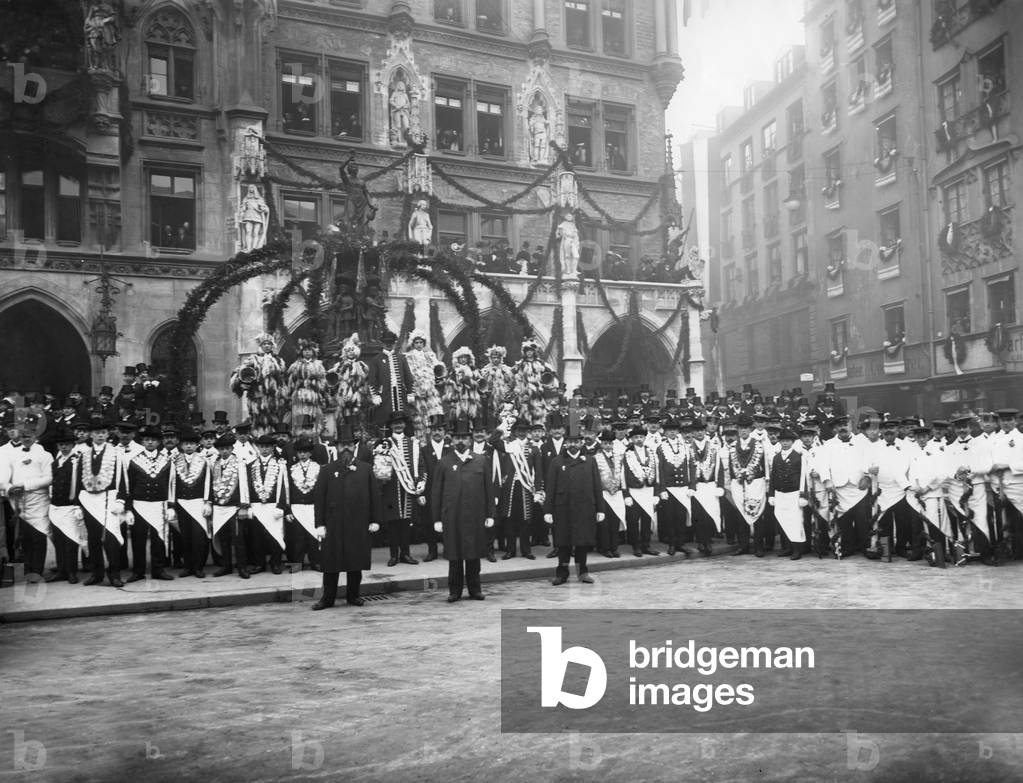 Visit of the emperor Wilhelm II. in Munich, 1906. (b/w photo)