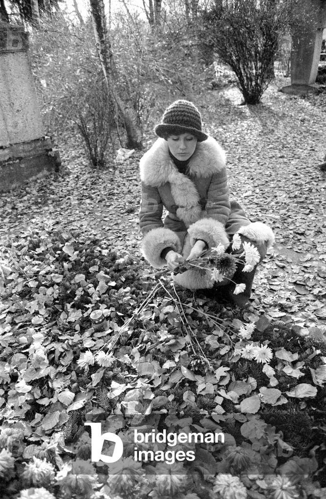Larisa Mondrus in Munich, 1974 (b/w photo)