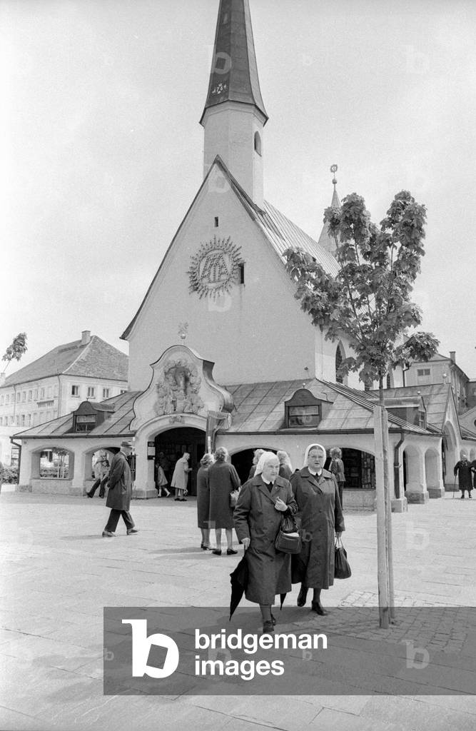 The pilgrimage destination Altötting, 1974 (b/w photo)