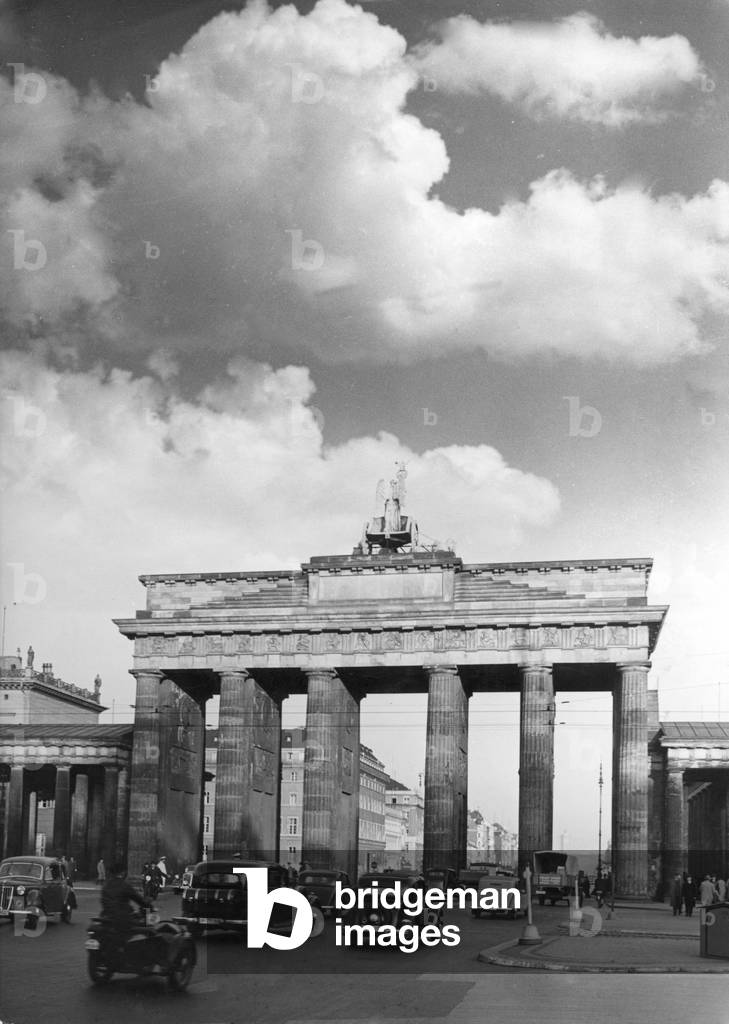 The Brandenburg Gate in Berlin, around 1930 (b/w photo)