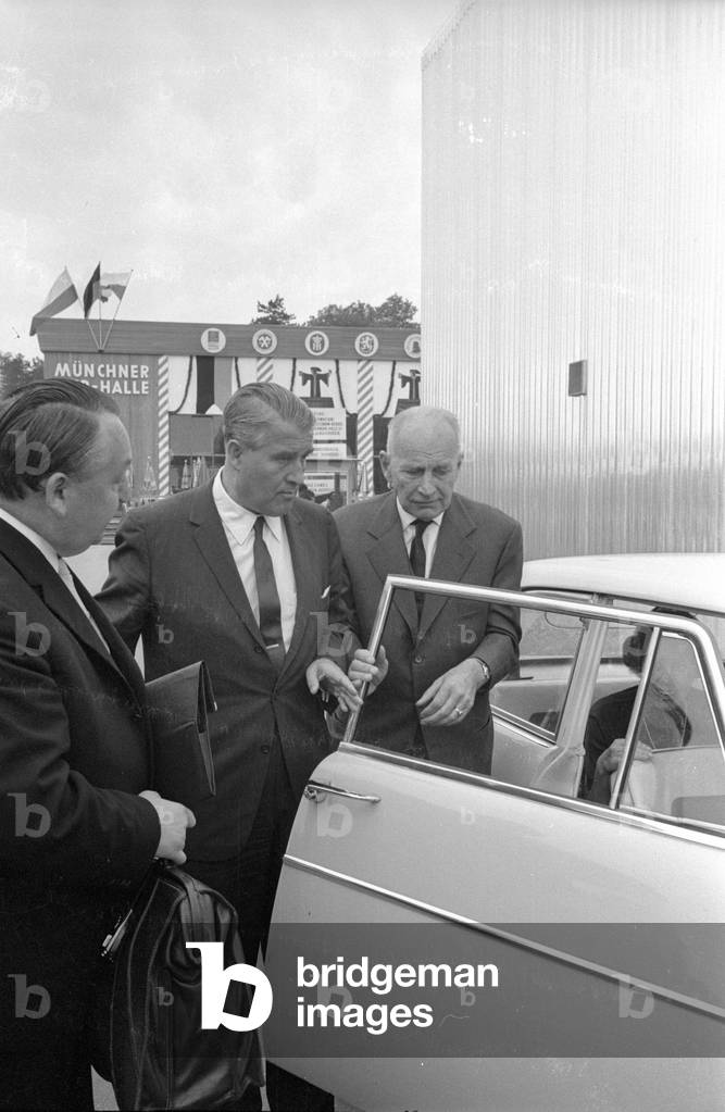Wernher von Braun at the IVA, 1965 (b/w photo)