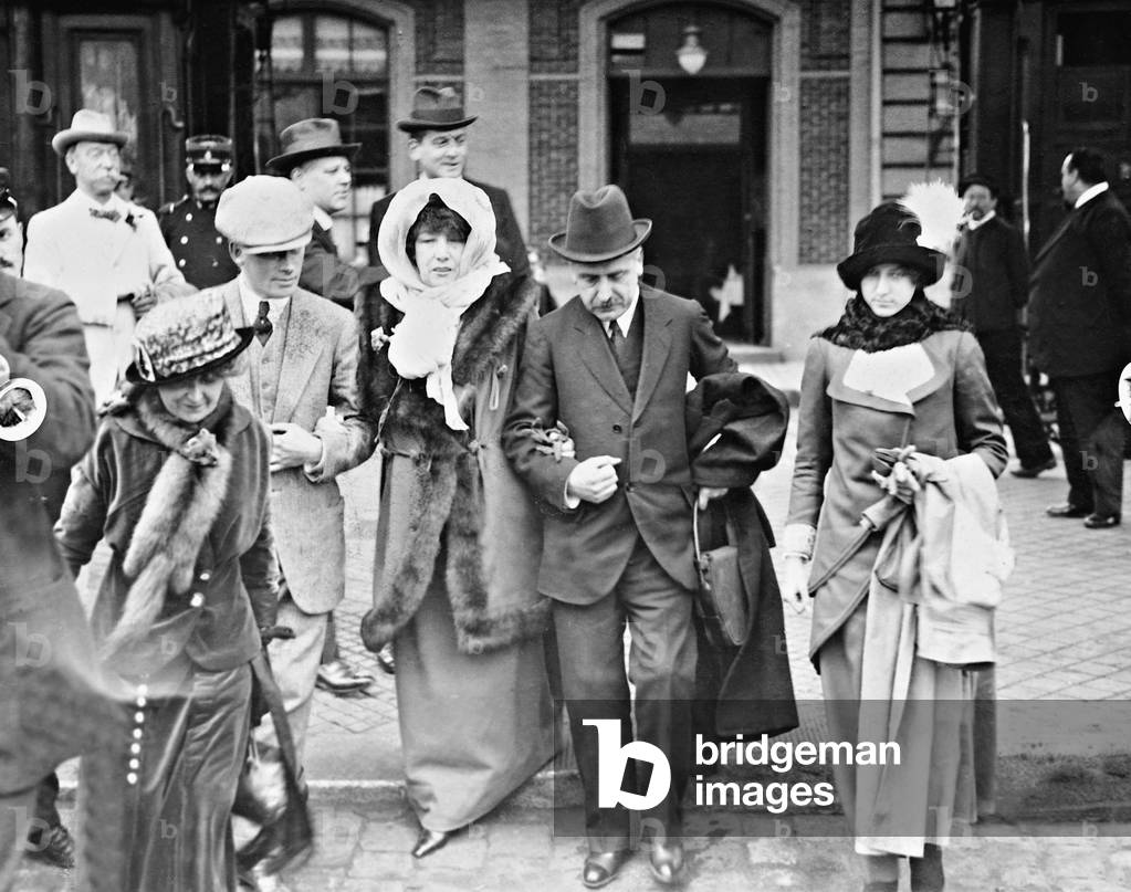 Sarah Bernhardt (b/w photo)