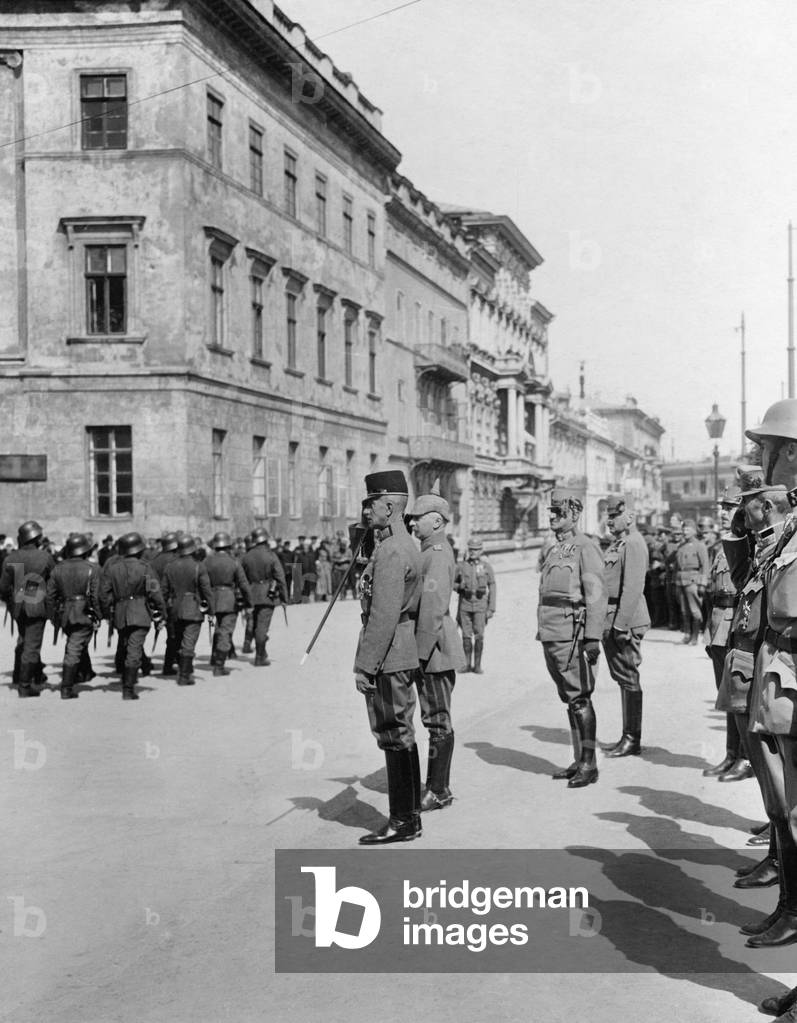 Austro-Hungarian troops in Ukraine, 1918 (b/w photo)