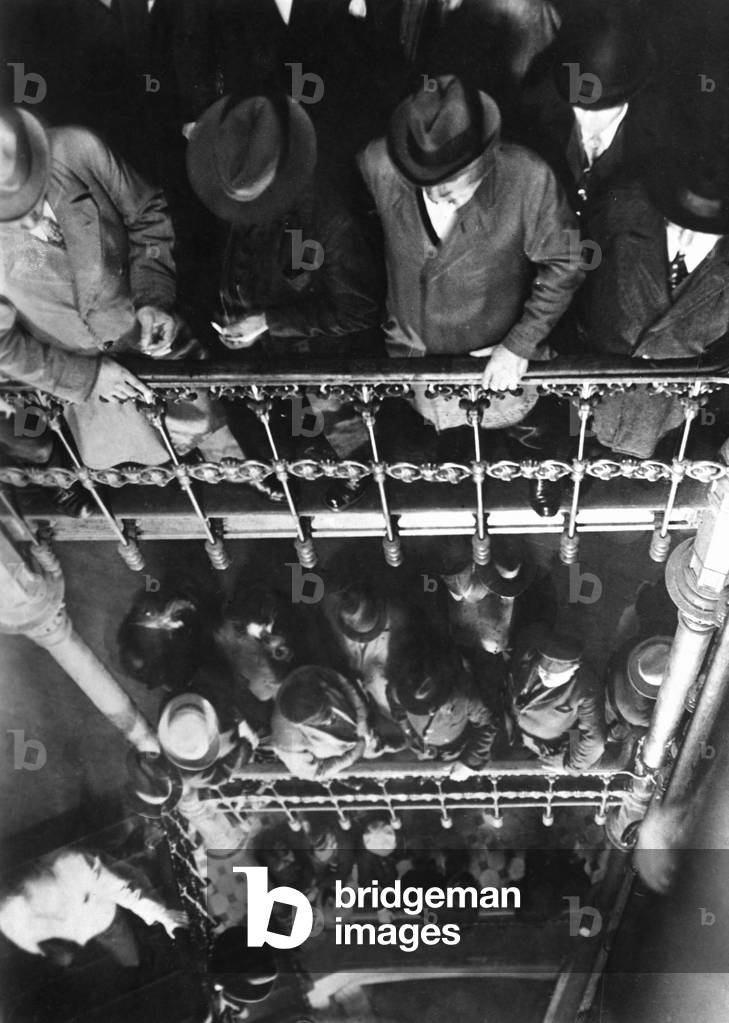 Unemployed in front of the employment agency, 1929-1932