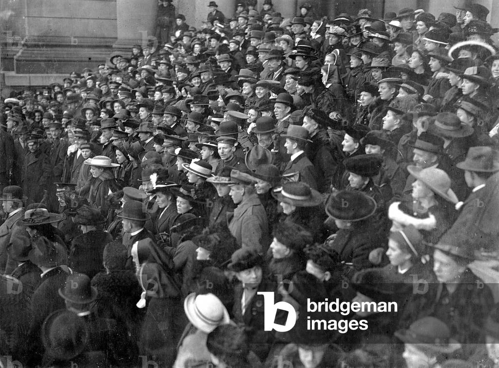 Demonstration of the Christian People's Party in front of the Berlin Cathedral, 1919 (b/w photo)