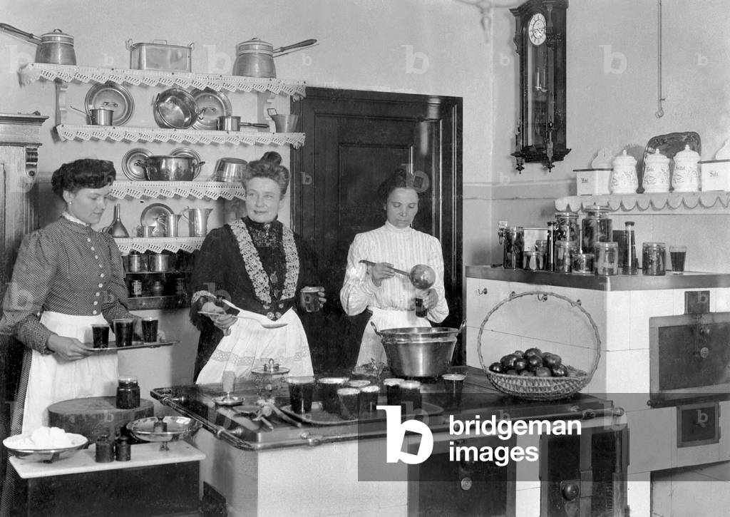 Housewives making preserves, 1909 (b/w photo)