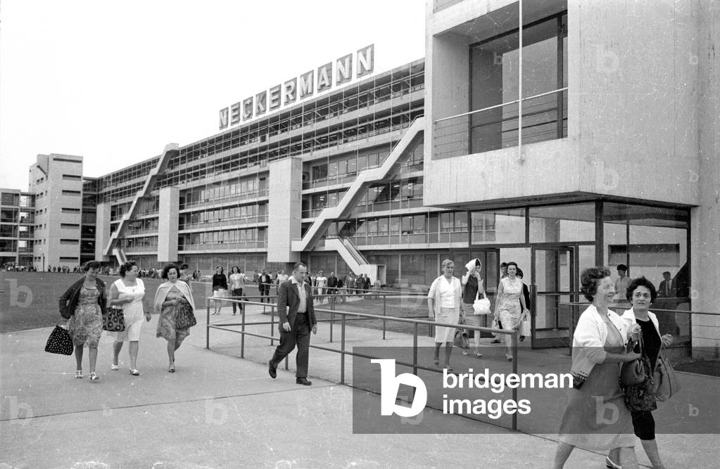 Neckermann, 1966 (b/w photo)