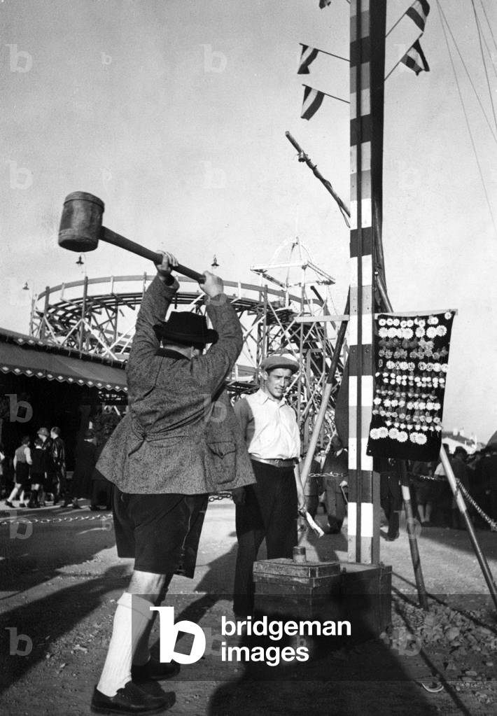 Oktoberfest, ca. 1920s (b/w photo)