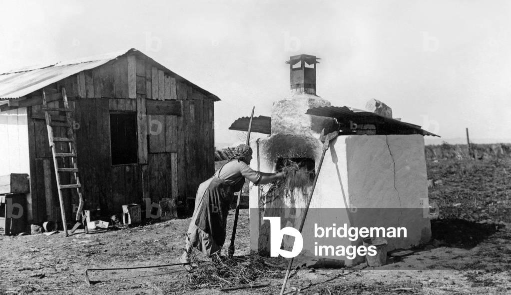 Jewish settler in Palestine at the oven, 1932