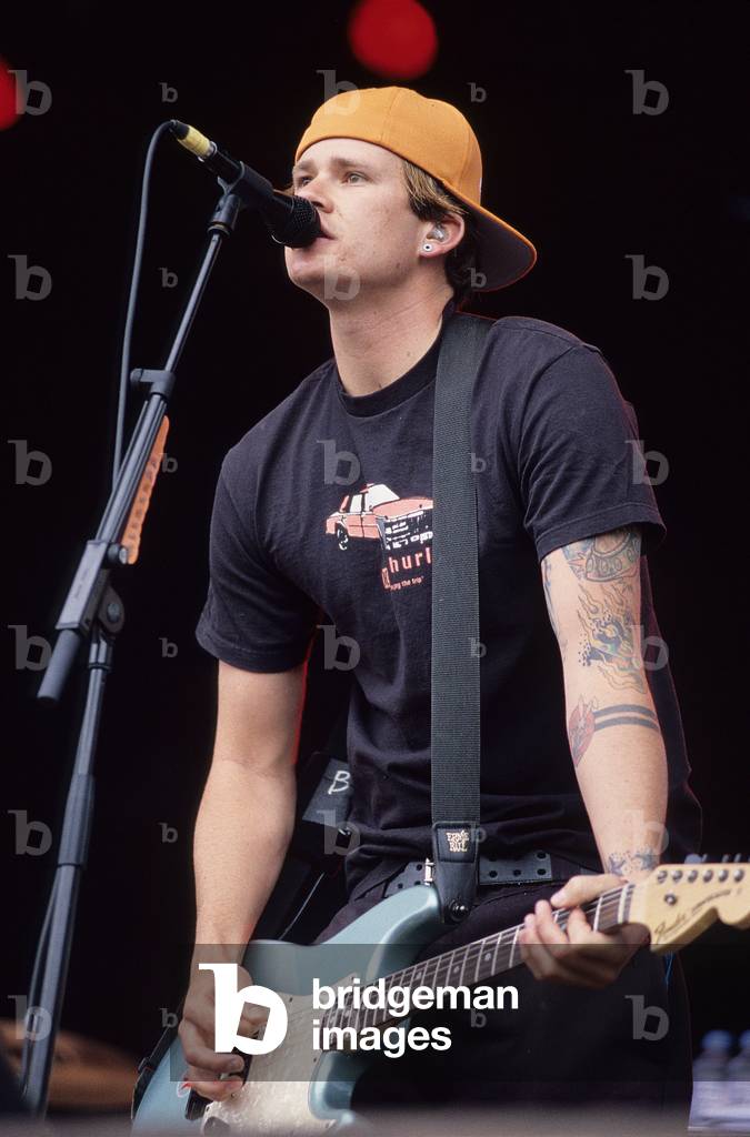 Singer and guitarist Tom Delonge (USA / Blink 182) during the Terremoto Festival in Hamburg, 2000 (photo)
