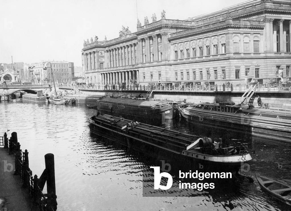 Berlin stock market, 1925 (b/w photo)