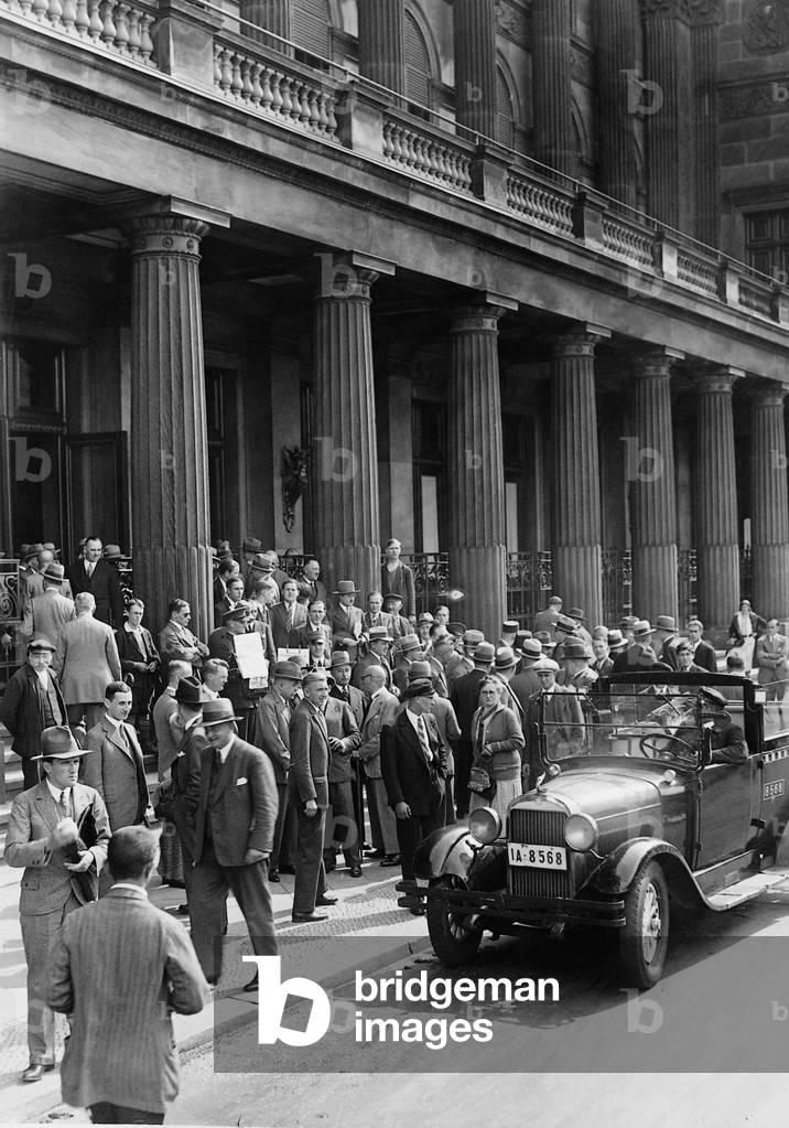 Reopening of the Berlin Stock Market, 1932 (b/w photo)