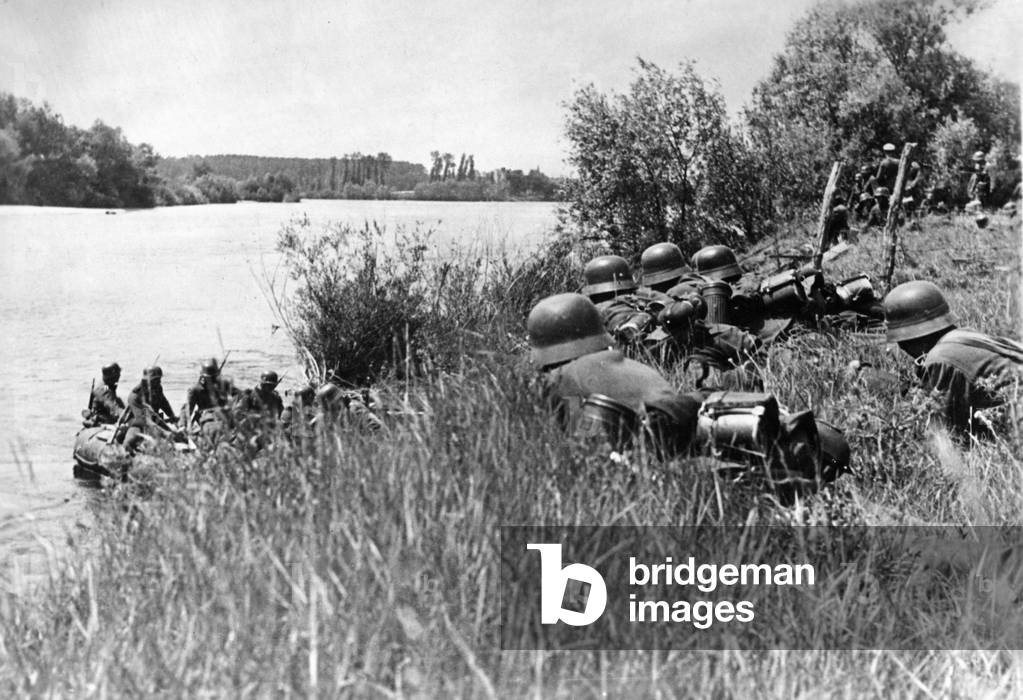 Crossing over the Meuse River and the Marne River, 1940 (b/w photo)