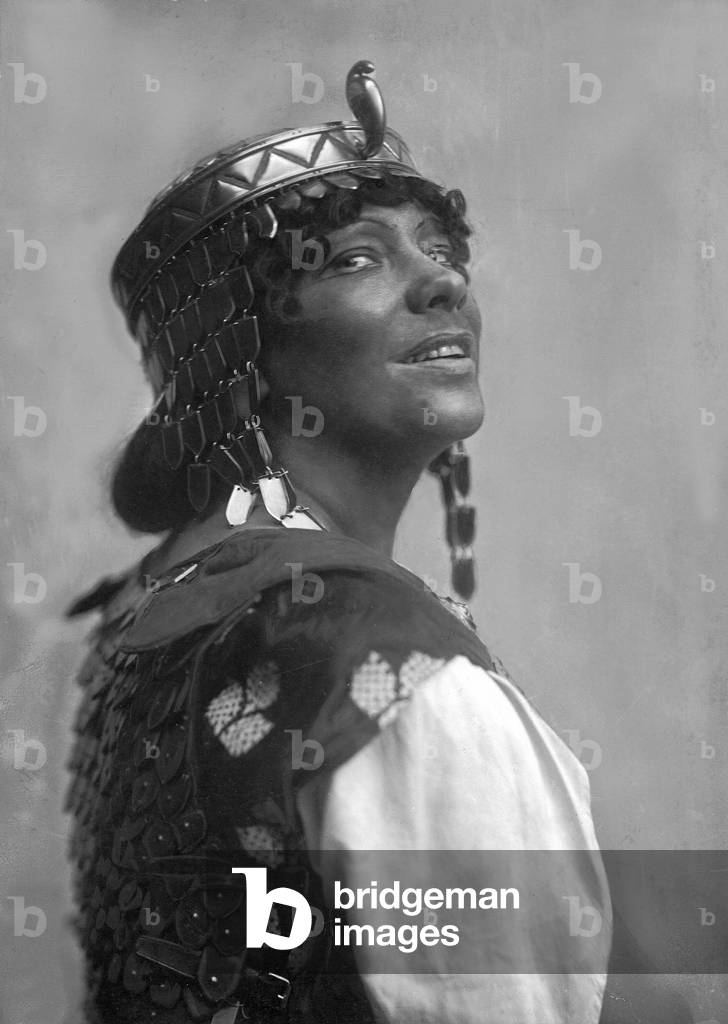 Tilla Durieux, 1915 (b/w photo)