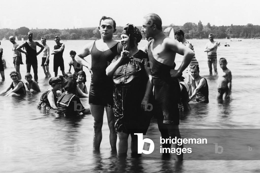 Vacation by the sea, 1920s (b/w photo)