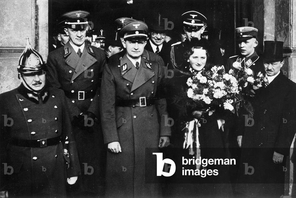 Baron Apor, Mrs. Bohle, Ernst Bohle, Erdmannsdorff in Budapest, 1938 (b/w photo)