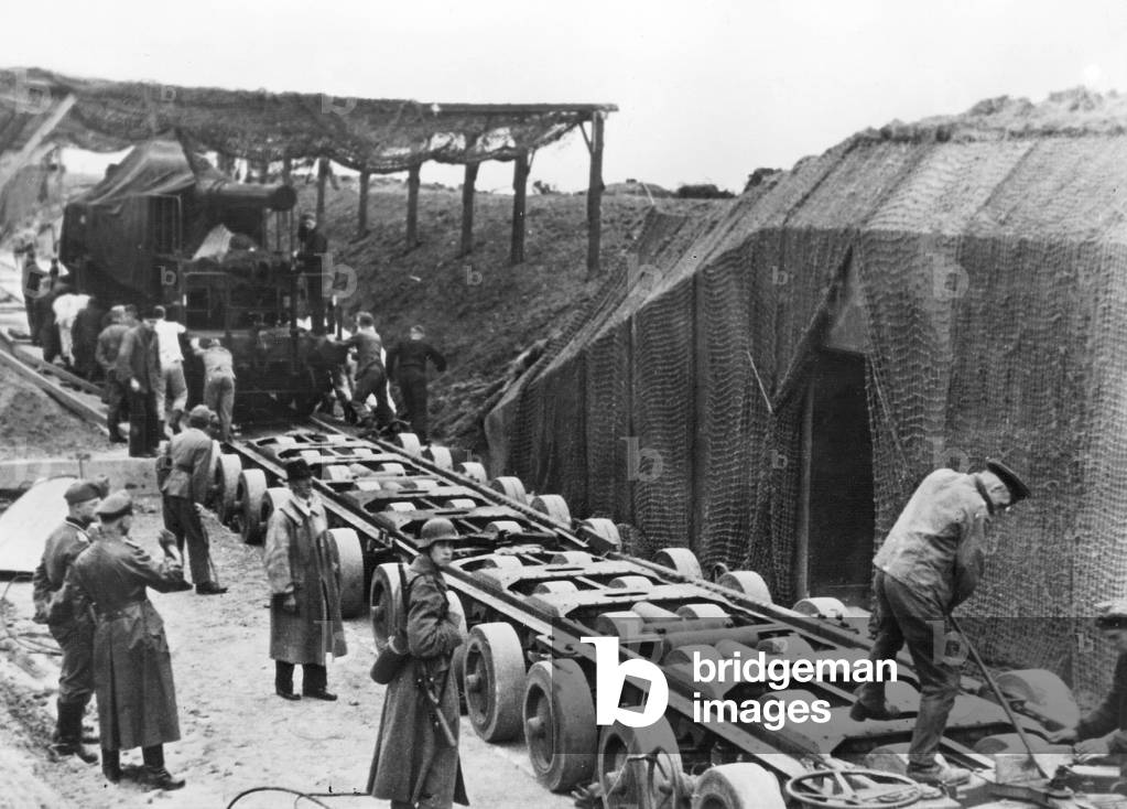 German artillery at the Atlantic Wall, 1942 (b/w photo)