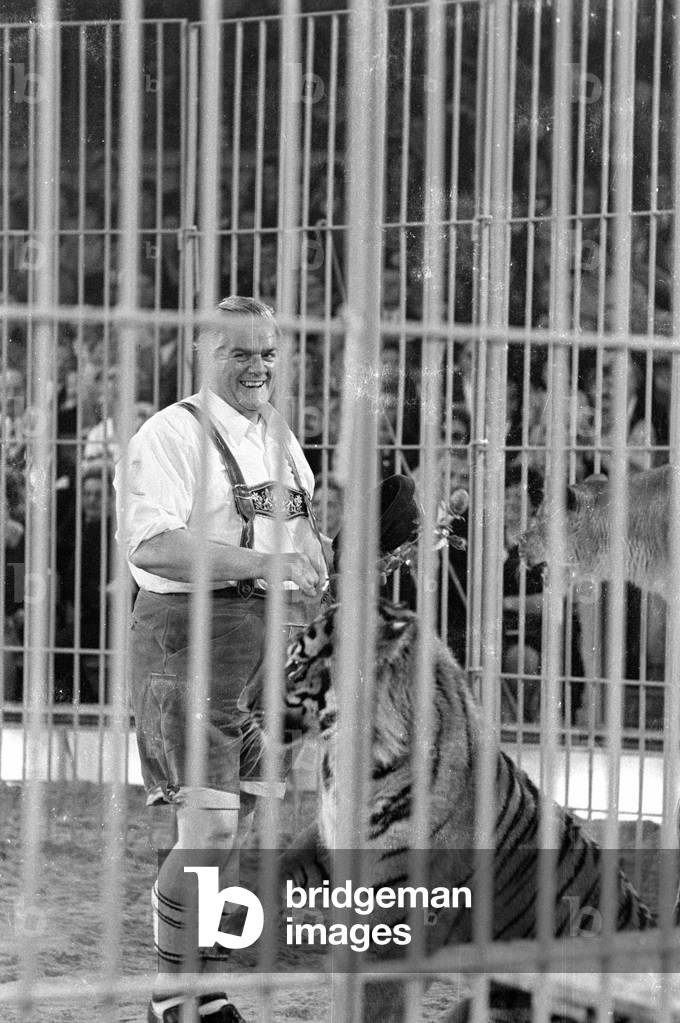 Bavarian man in the carnivores' cage, 1970 (b/w photo)