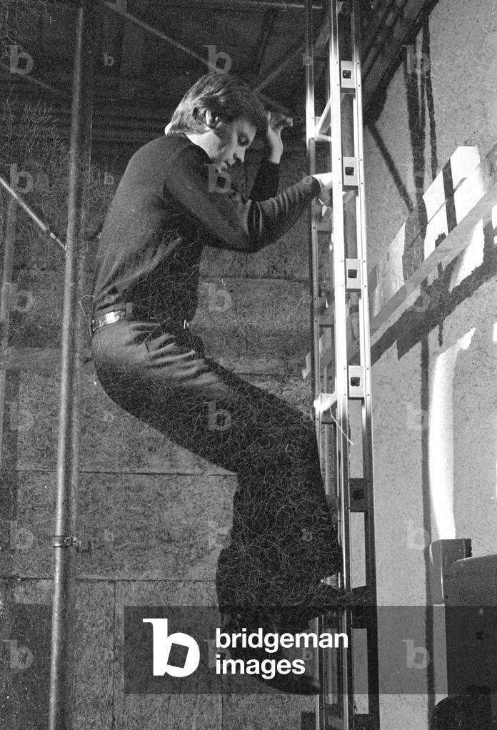 Robert Wagner on the set, ca. 1970 (b/w photo)