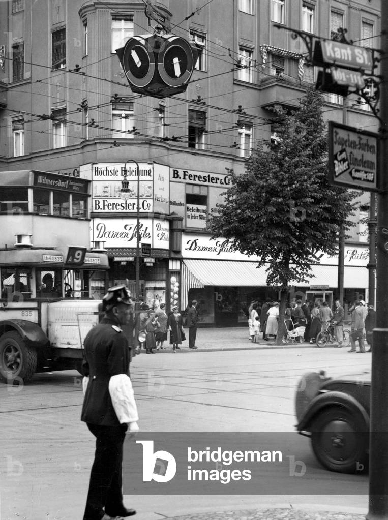 Traffic light at an intersection in Berlin (b/w photo)